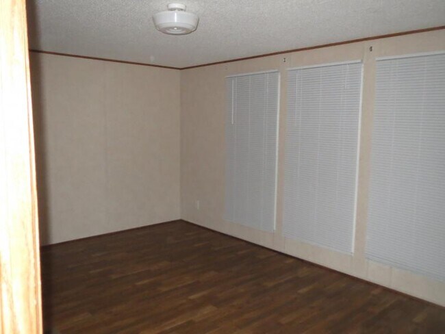 Building Photo - 214 DOGWOOD LANE
