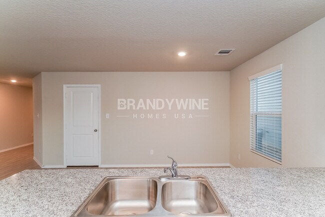 Foto del edificio - ONE MONTH FREE RENT!! $5 APP FEES!!