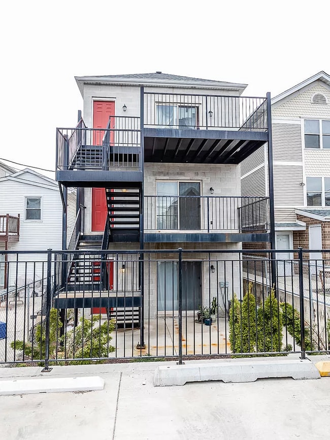 Back - 2237 W 18th St