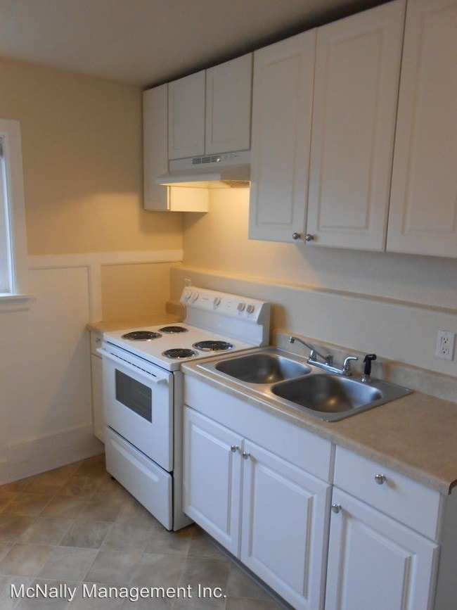 Building Photo - 1 br, 1 bath Apartment - 817 So. 11th ST.