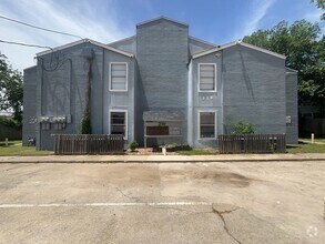 Building Photo - 219 Fry St