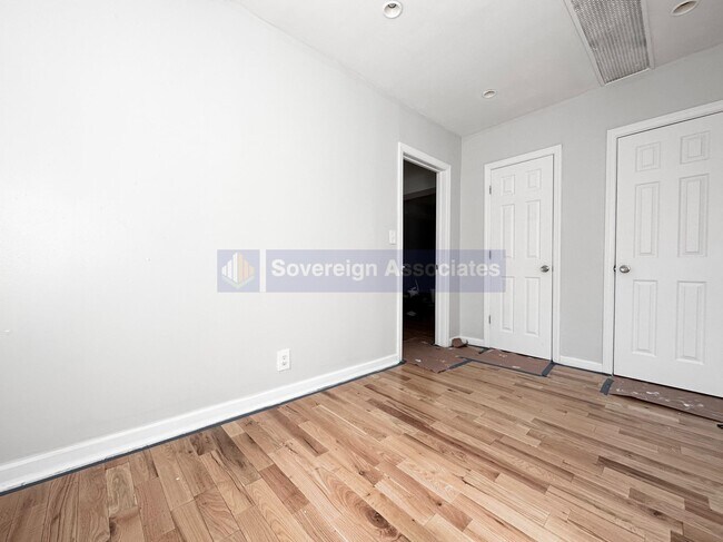 Building Photo - 17 Vermilyea Avenue