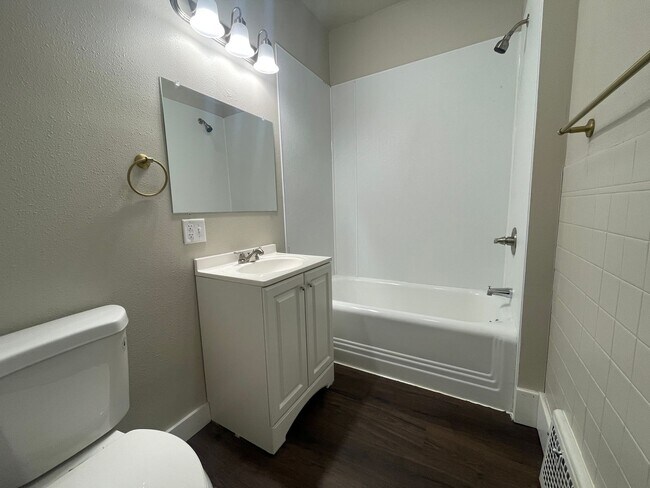 Foto del edificio - Updated 2 Bedroom 2 Bathroom Home