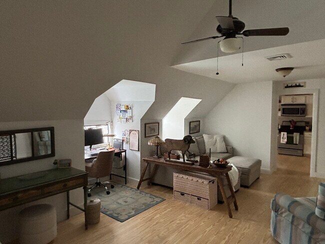 Building Photo - 5 Horton St