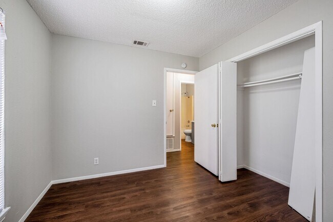 Foto del edificio - 3 Bedroom, 2 Bath Duplex in Round Rock with 1 Car Garage