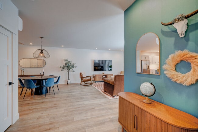 Building Photo - 605 E Bryant St