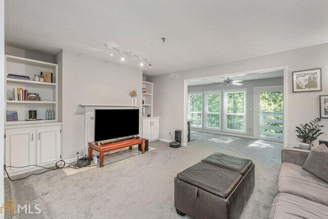 Building Photo - 702 Riverview Dr