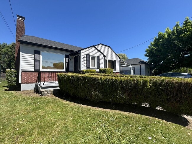 Building Photo - Bright and Welcoming Home with Modern Kitchen, Expansive Backyard & Flexible Living Space