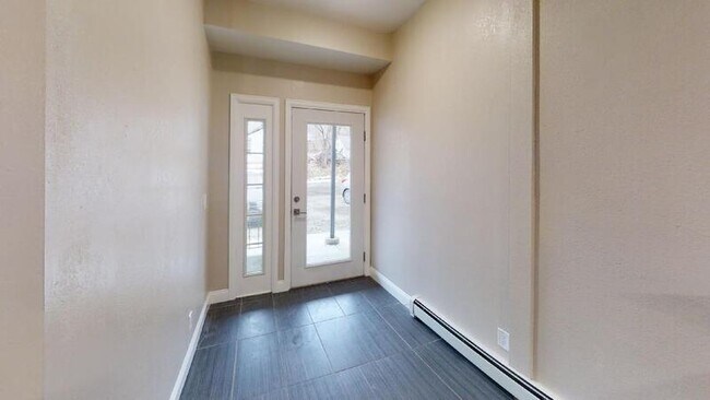 Building Photo - 406 S 10th St