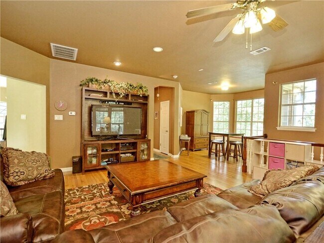 Building Photo - 10508 Coreopsis Dr