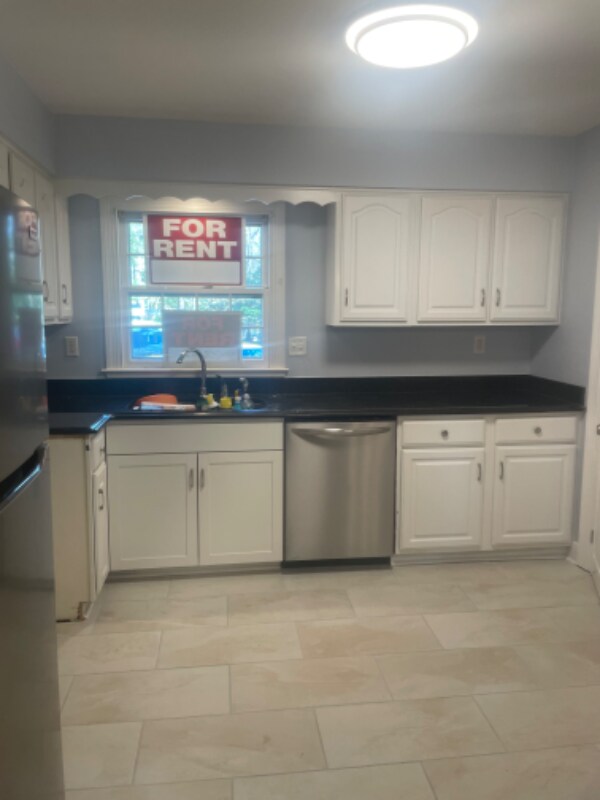 Foto del edificio - 24 Jamestown Rd