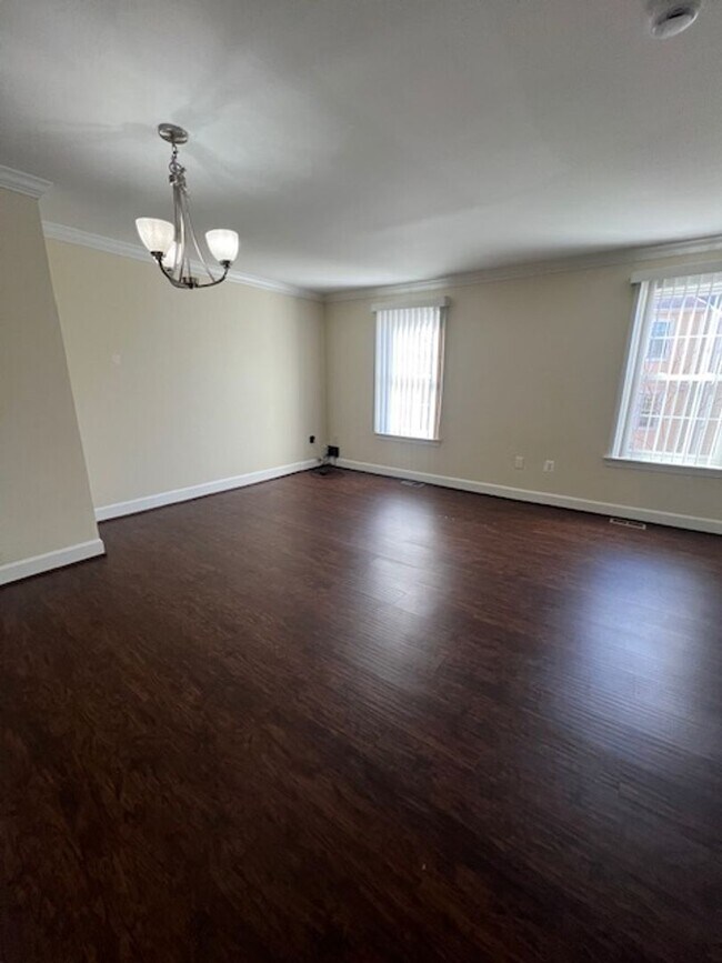 Foto del edificio - 3 LEVEL TOWNHOME IN GUNNERS LAKE VILLAGE