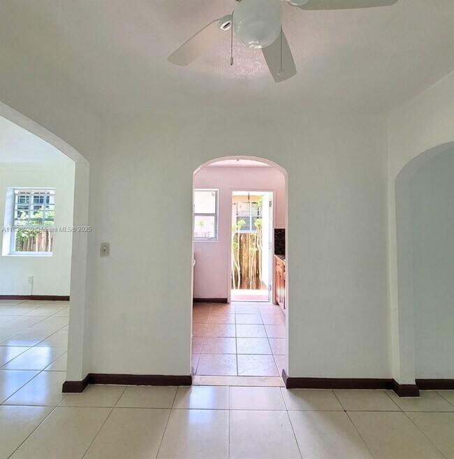 Foto del edificio - 1429 NE 147th St