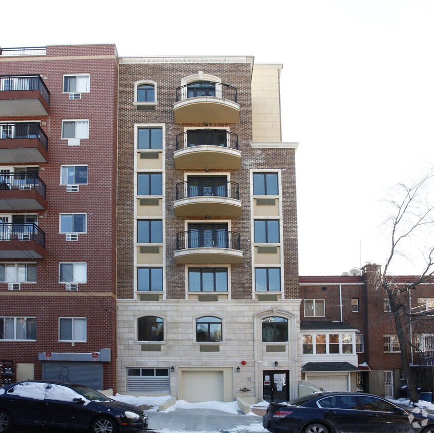 Foto del edificio - 64-64 Wetherole St