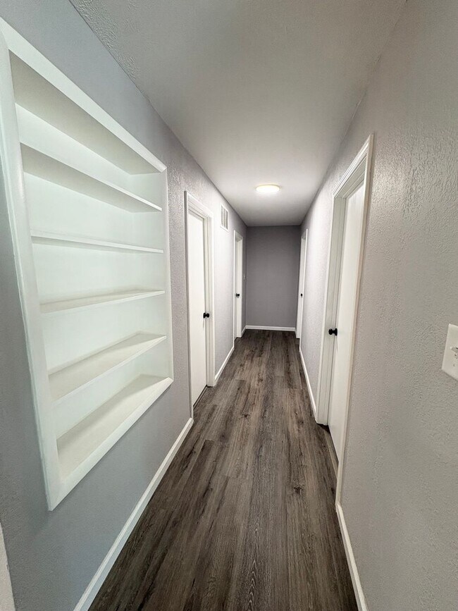 Foto del edificio - Spacious & Updated 4 Bedroom Home!
