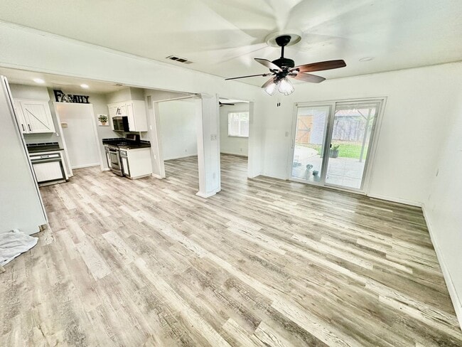 Foto del edificio - Charming Northwest Fresno 3/2