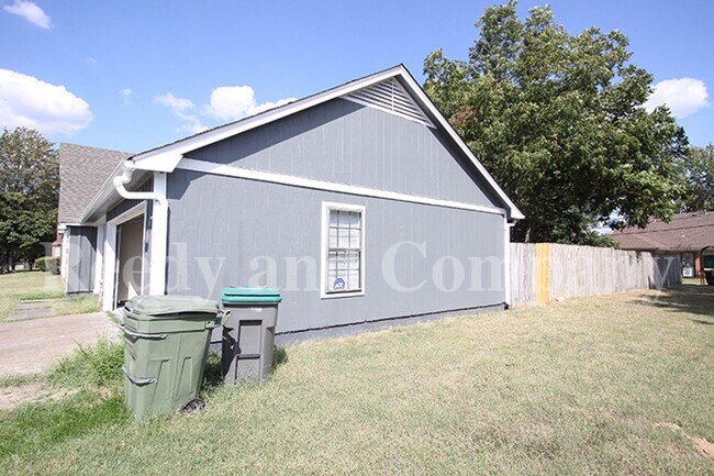 Foto del edificio - 4682 Sandy Park Dr