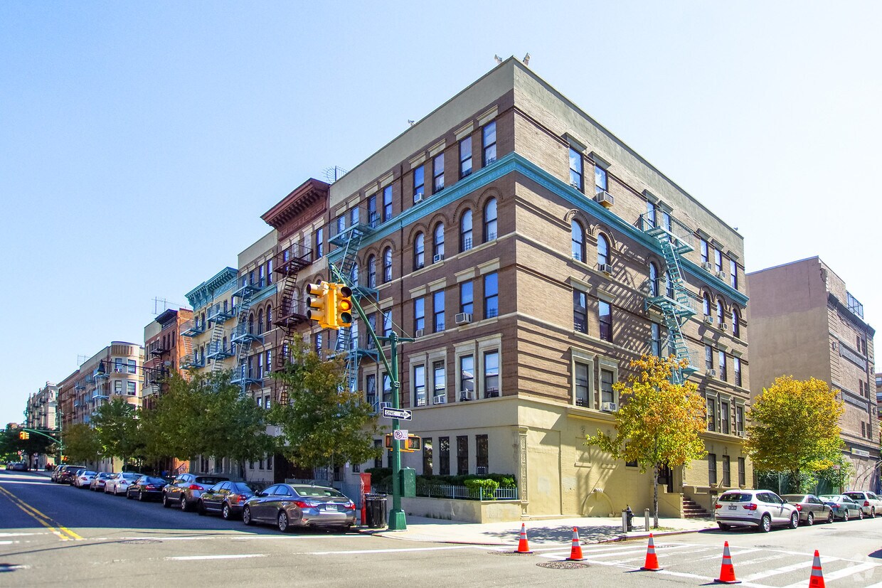 Primary Photo - 317 W 120th St