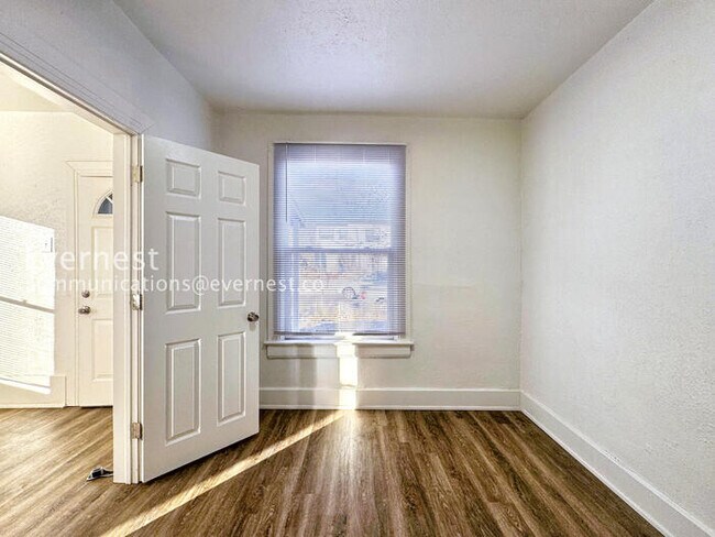 Foto del edificio - 4902 Meade St