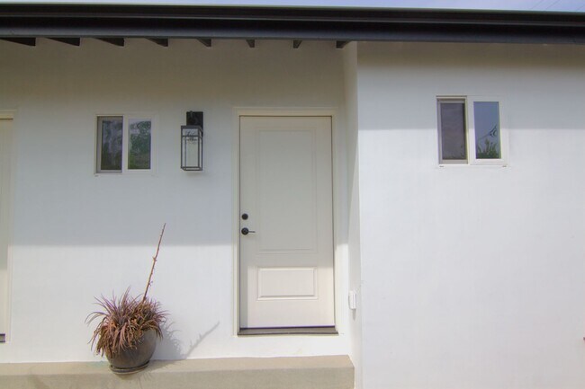 Building Photo - 216 Harding Ave