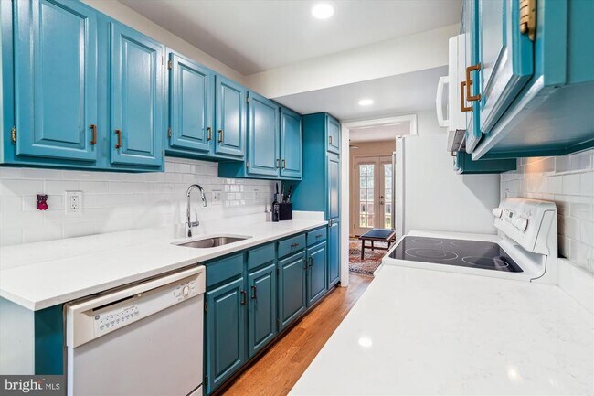 Foto del edificio - 4934 Bradley Blvd