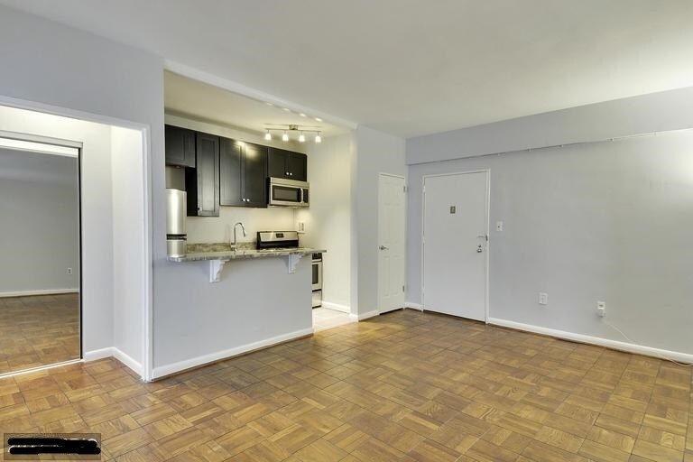 Foto principal - 1727 Massachusetts Ave NW