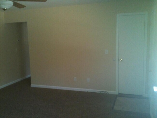 Building Photo - White Oak Dr