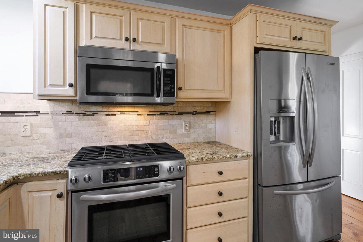 Foto principal - 1025 N Chatham Rd