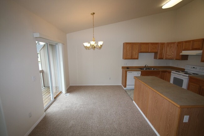 Building Photo - 4 Bedroom Eagle River Condo!