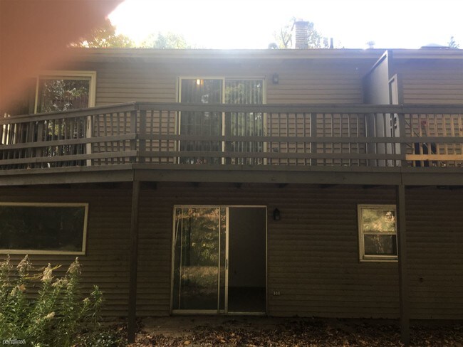 Building Photo - 1383 Carriage Hill Dr SE