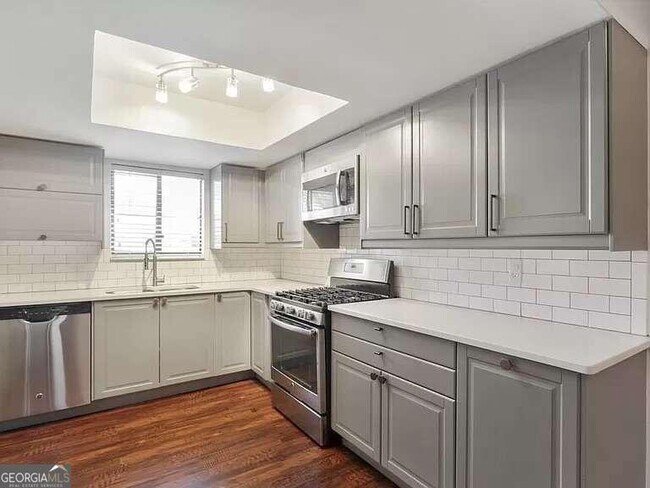 Foto del edificio - 2032 Powers Ferry Trce SE