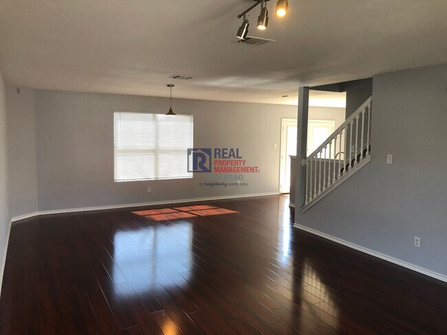 Foto del edificio - Spacious 3 Bed Home with Open Living, Ensuite Baths & Included Appliances