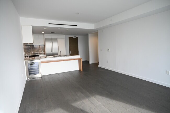 Building Photo - 320 Adolphus Ave