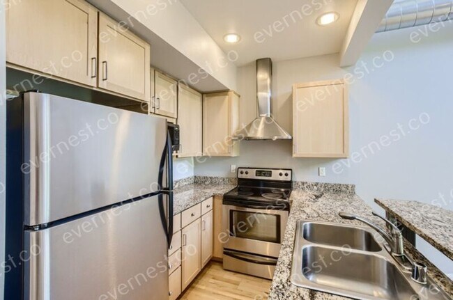 Foto del edificio - 4645 Broadway St