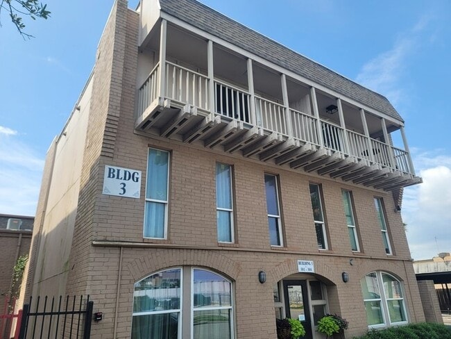 Building Photo - 215 Postoffice St