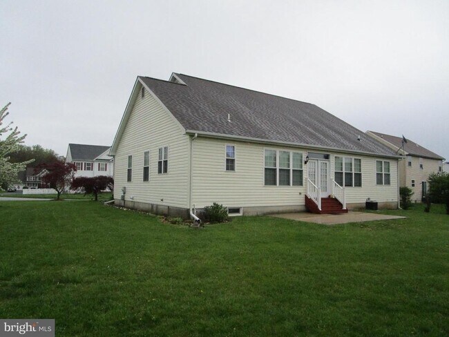 Building Photo - 8 Leena Ln