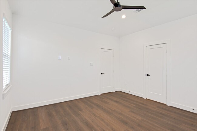 Foto del edificio - 2761 Sunny Briar Dr