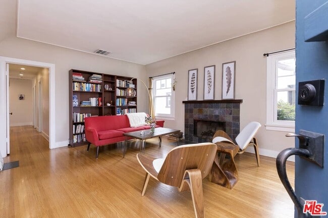 Building Photo - 2138 Overland Ave