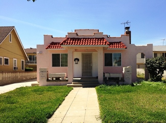 Building Photo - 1517 S Olive Ave
