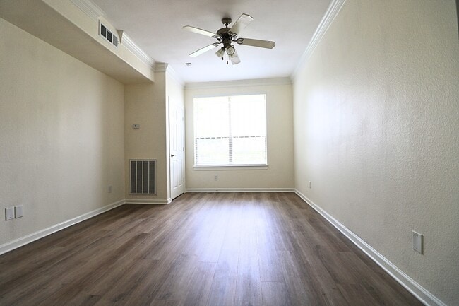 Building Photo - 6611 W Sam Houston Pkwy S