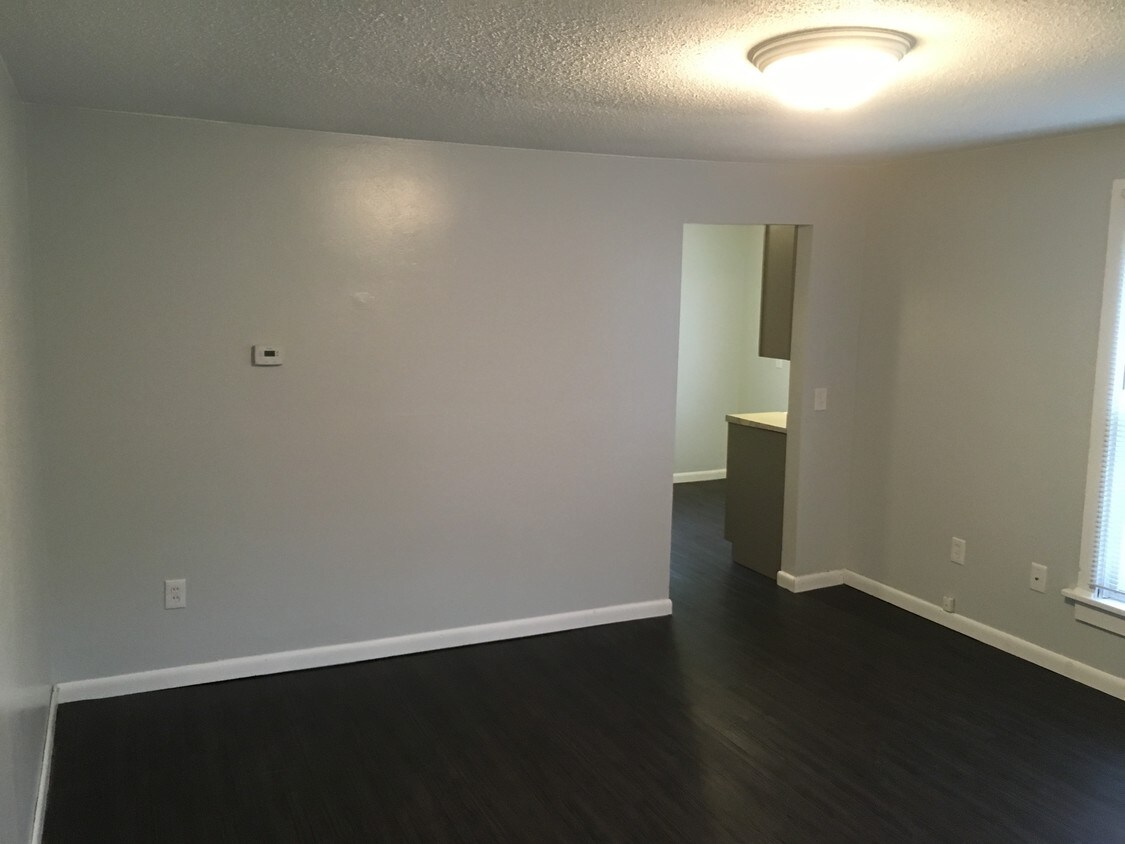 Primary Photo - 390 10th Ave