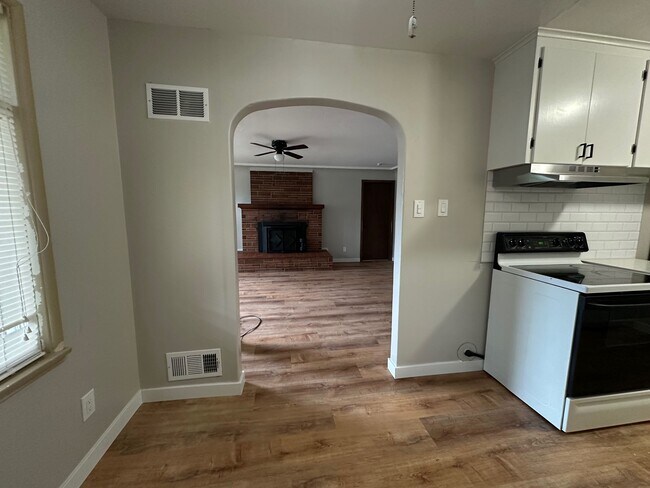 Building Photo - 8311 Bridgeport Way SW