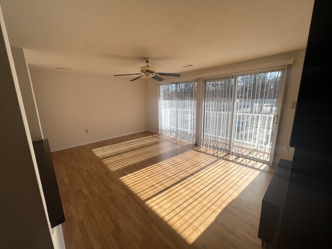 Foto del edificio - 7608 Roscommon Ct