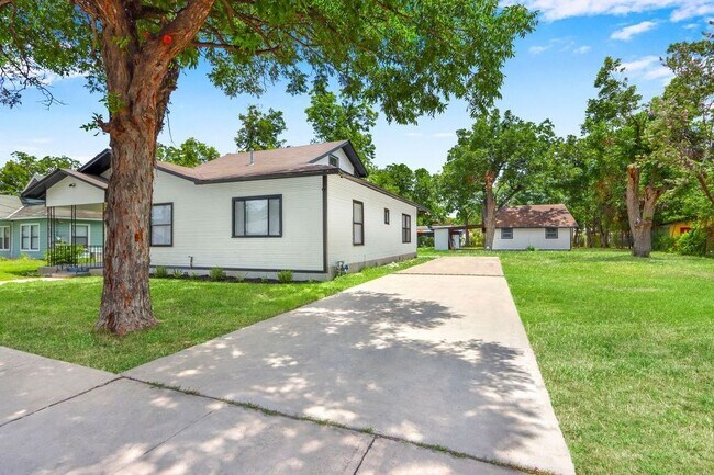 Foto del edificio - 1213 Spicewood