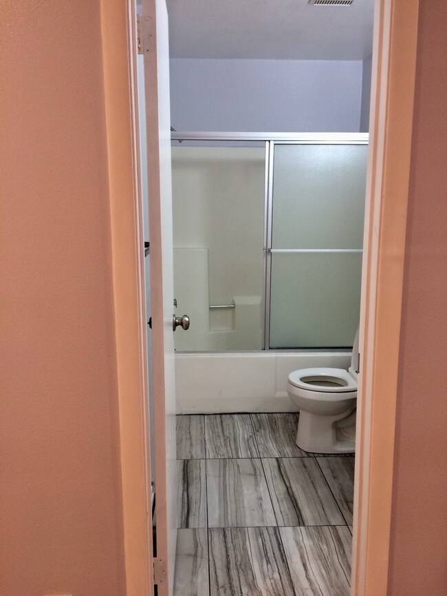 Foto del edificio - 1549 W 146th St