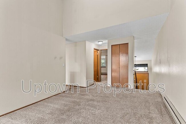 Building Photo - 250 Cervantes Cir