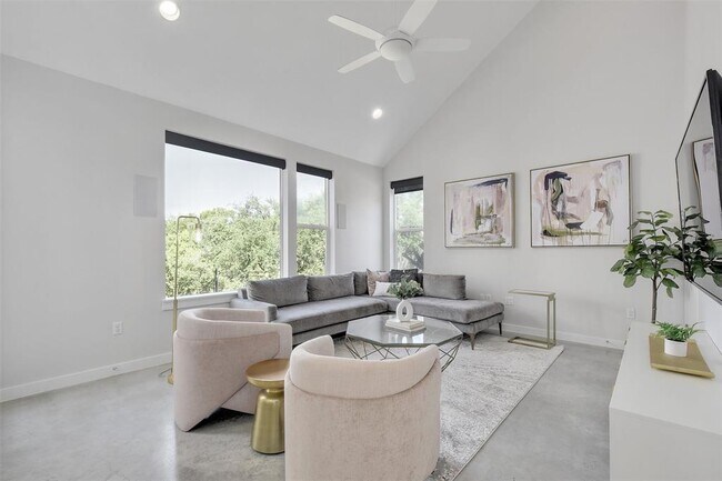 Building Photo - 3001 Del Curto Rd