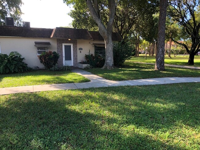 Foto del edificio - 421 SW Natura Ave