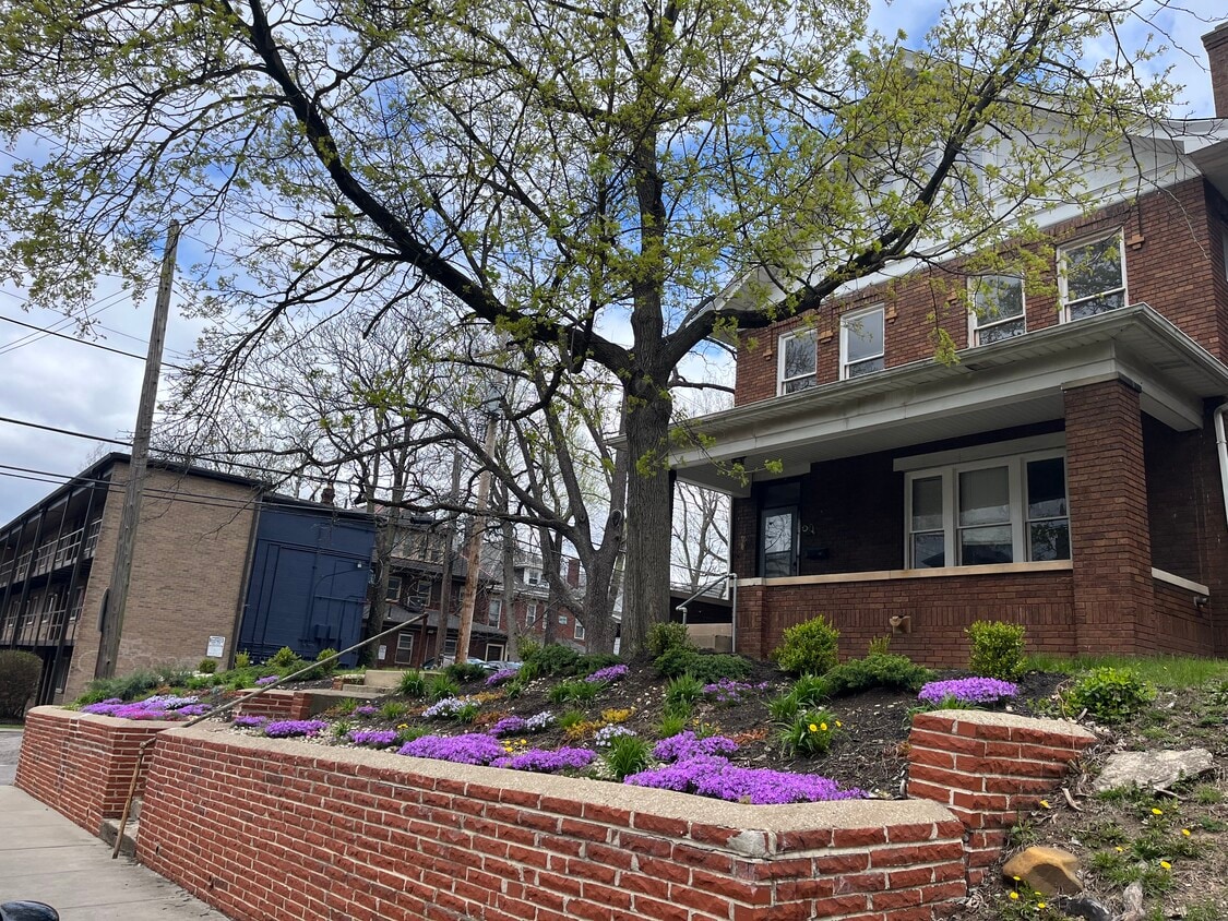 Primary Photo - 24 E Northwood Ave