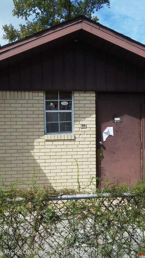 Primary Photo - 5695 Atlee Ave